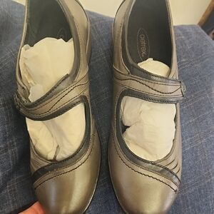 Aetrex Women's Black and Gray Mary Jane Size 8.5 D EUC